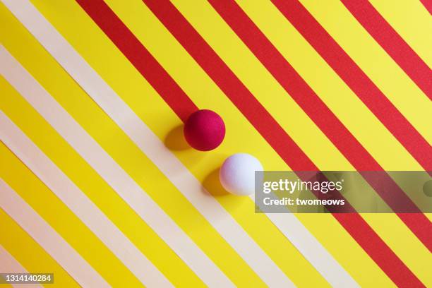 encounter concept coloured spheres and lines still life. - confrontación fotografías e imágenes de stock