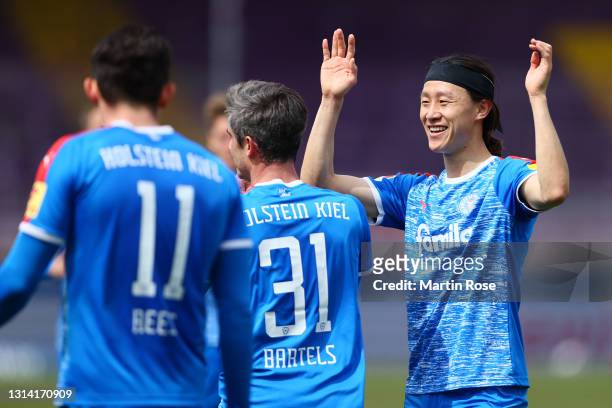 Jae-sung Lee of Holstein Kiel celebrates after scoring their side's third goal during the Second Bundesliga match between VfL Osnabrück and Holstein...