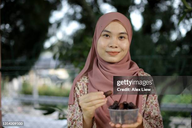 modern muslim young women - dates fruit stock pictures, royalty-free photos & images
