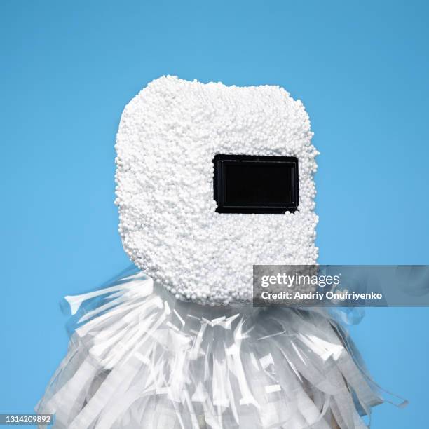 wearing mask - coronavirus protection stock pictures, royalty-free photos & images