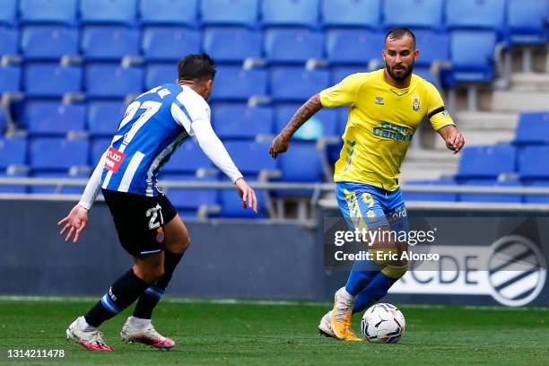 Jese Rodriguez of UD Las Palmas challenges for the ball against Oscar Gil of RCD Espanyol during the Liga Smartbank match betwen RCD Espanyol de...