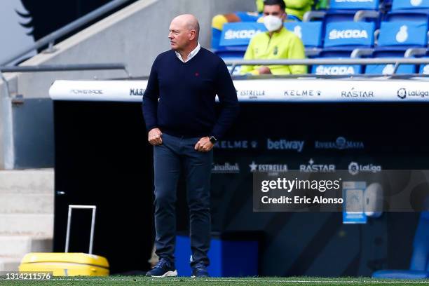 Pepe Mel, head coach of UD Las Palmas follows the match during the Liga Smartbank match betwen RCD Espanyol de Barcelona and UD Las Palmas at RCDE...