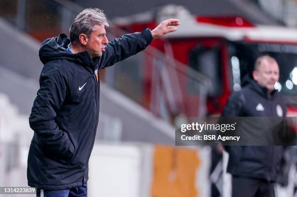 Headcoach Hamza Hamzaoglu of Kayserispor during the Super Lig match between Besiktas and Kayserispor at Vodafone Park on April 24, 2021 in Istanbul,...