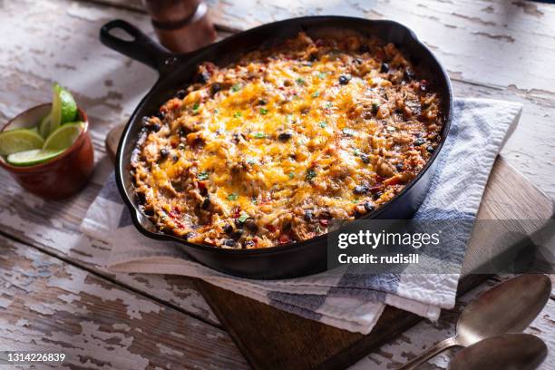 shredded chicken skillet - casserole imagens e fotografias de stock