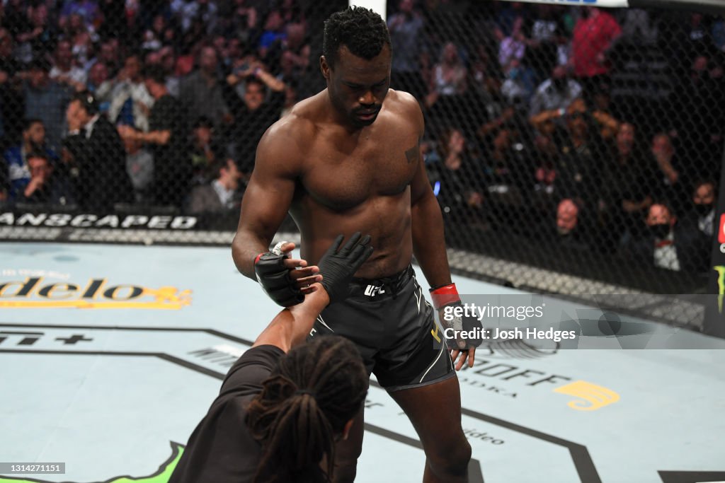UFC 261: Hall v Weidman