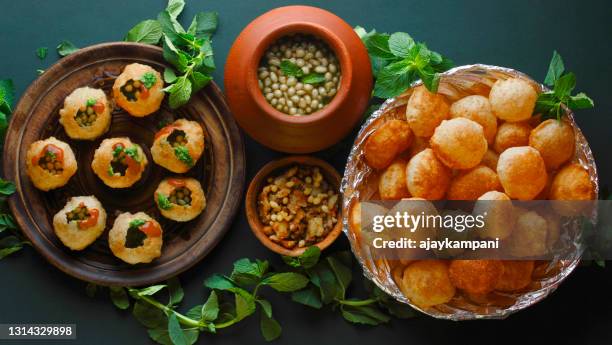 gol gappa of pani puri - masala stockfoto's en -beelden