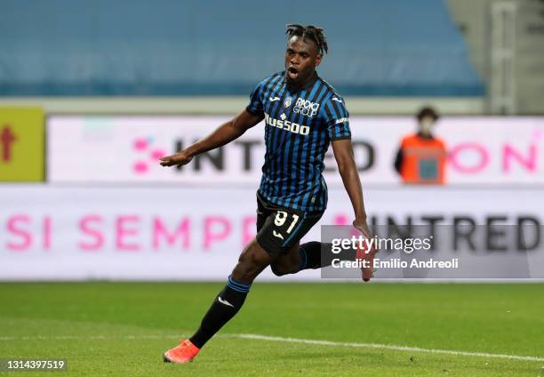 Duvan Zapata of Atalanta BC celebrates after scoring their team's fourth goal during the Serie A match between Atalanta BC and Bologna FC at Gewiss...