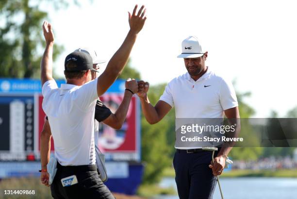 Tony Finau birdies the 18th hole during the final round of the Zurich Classic of New Orleans at TPC Louisiana on April 25, 2021 in New Orleans,...