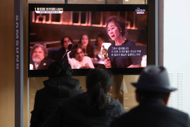 KOR: South Korea Reacts To Youn Yuh-jung Winning At Oscars 2021