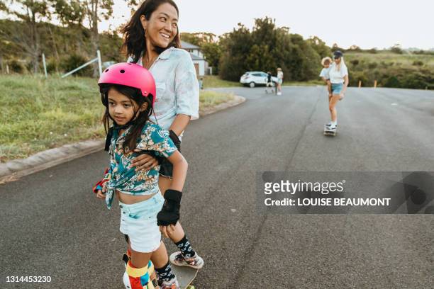 c'mon everyone, one more skate - showus stock pictures, royalty-free photos & images
