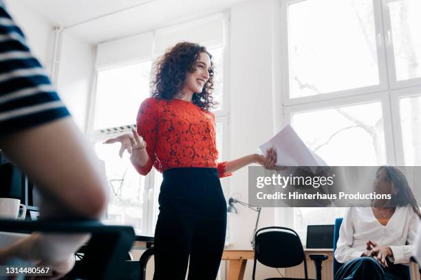 transgender woman talking during morning meeting in office - bold woman 個照片及圖片檔