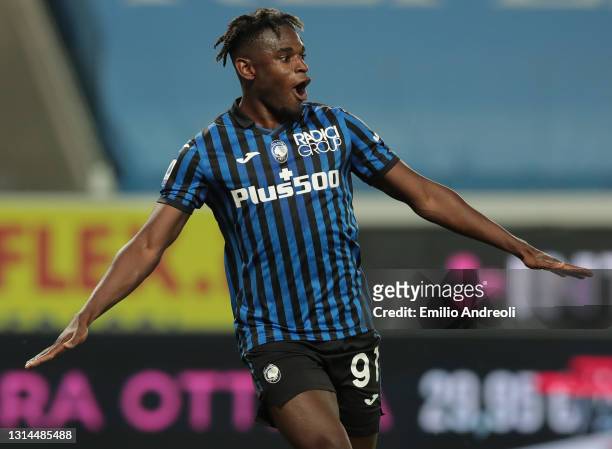 Duvan Zapata of Atalanta BC celebrates after scoring their team's fourth goal during the Serie A match between Atalanta BC and Bologna FC at Gewiss...