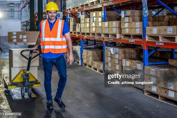 Packaging Operators Photos and Premium High Res Pictures - Getty Images