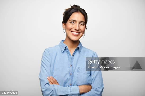 confident hispanic woman against gray background - camisa con botones fotografías e imágenes de stock