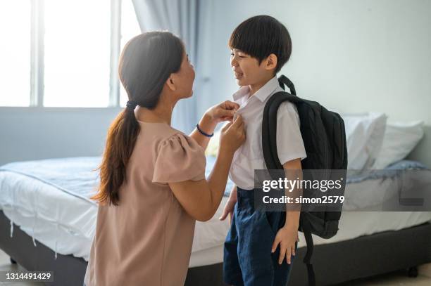 getting ready for school - asia kid imagens e fotografias de stock