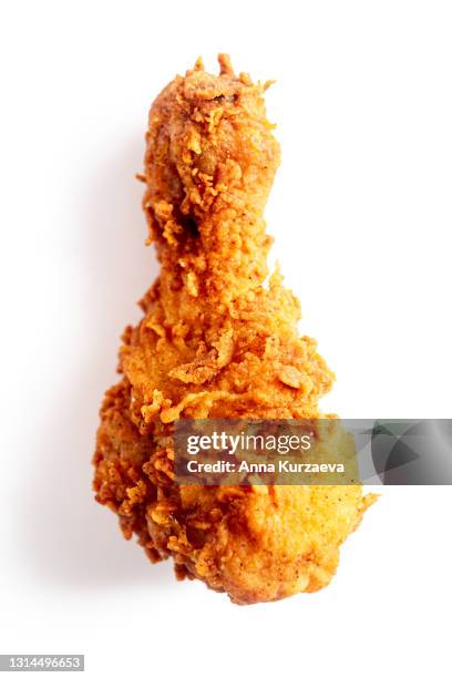 fried chicken leg isolated on white background - fried chicken stockfoto's en -beelden