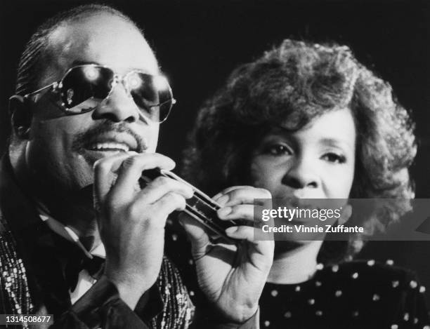 American singer-songwriter and musician Stevie Wonder, and American singer-songwriter Gladys Knight on the set of music show 'Solid Gold' in Los...