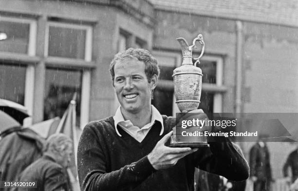 American golfer Tom Weiskopf wins the 1973 Open Championship at Troon in Scotland, UK, 14th July 1973.