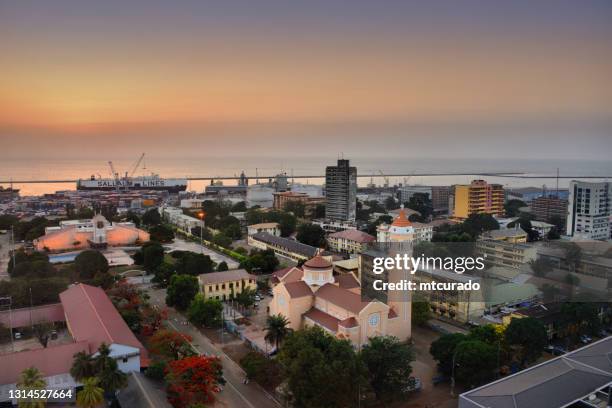 general view of downtown conakry and the port - from above, guinea - conakry imagens e fotografias de stock