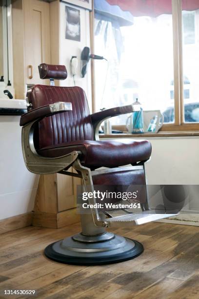empty chair inside barber shop - barber shop stock pictures, royalty-free photos & images