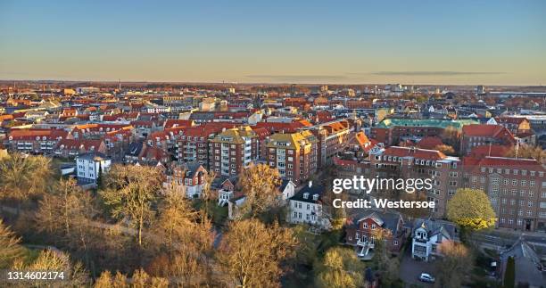 luftaufnahme der stadt odense - odense stock-fotos und bilder