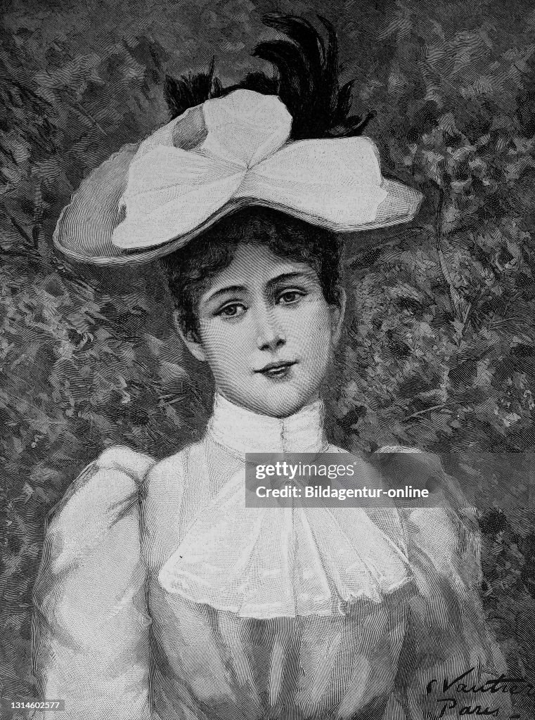 Young elegant woman with dress and summer hat  /  junge elegante Frau mit Kleid und Sommerhut