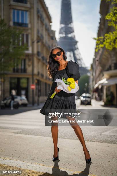 Emilie Joseph @in_fashionwetrust wears a short A-line dress in woven cotton with tiered skirt with gathered ruffles, square neckline, short puffed...