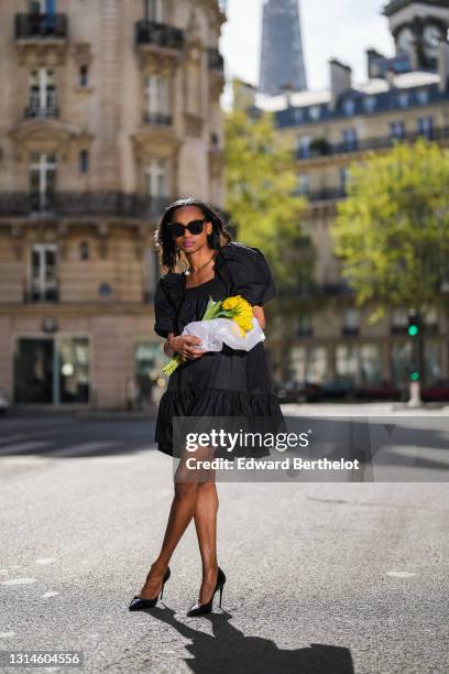 Emilie Joseph @in_fashionwetrust wears a short A-line dress in woven cotton with tiered skirt with gathered ruffles, square neckline, short puffed...