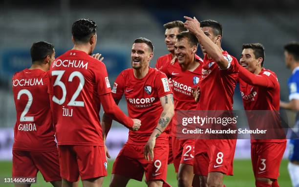 Robert Tesche of VfL Bochum 1848 celebrates after scoring their team's first goal with Anthony Losilla,Simon Zoller and Cristian Gamboa during the...