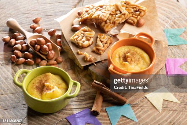 fiesta de junio de brasil, fiesta de junio o fiesta de san juan - cacahuete alimento fotografías e imágenes de stock