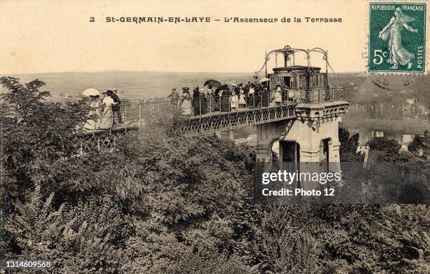 Saint-Germain-En-Laye. French department: 78 - Yvelines. Postcard End of 19th century - beginning of 20th century.