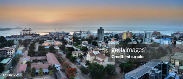 het stadspanorama van conakry, guinee - conakry stockfoto's en -beelden