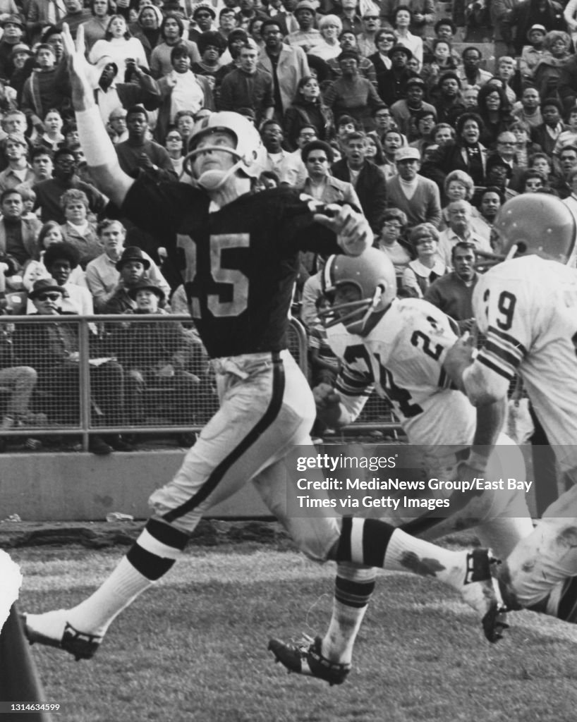 Cleveland Browns v Oakland Raiders