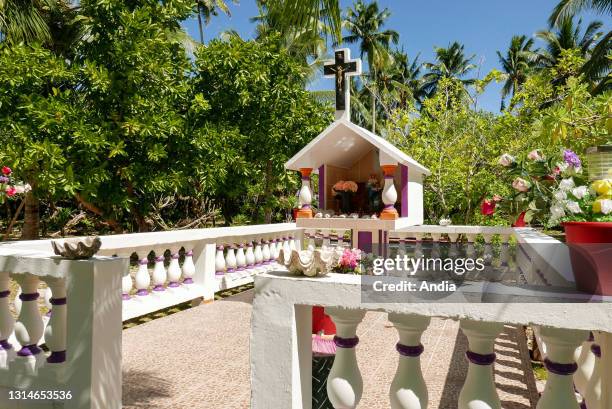 Wallis and Futuna, Wallis Island : small chapel on the island of Faioa, south of the Wallis lagoon .