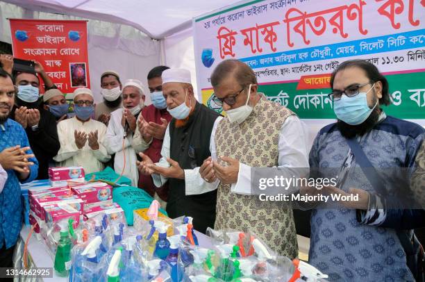 Sylhet city mayor Ariful Haque Chowdhury inaugurated the distribution of free masks and sanitizers among people to create public awareness on...