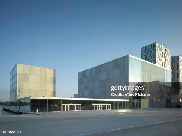 Building complex and esplanade. De Kunstlinie Cultural Centre And Theatre, Almere, Netherlands. Architect: SANAA, 2007.