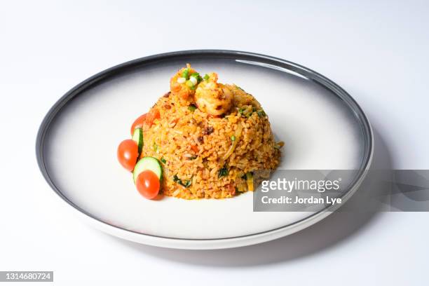 fried rice with shrimp - jordan weiss stock-fotos und bilder