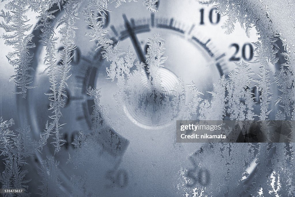 Thermometer behind a freezing window