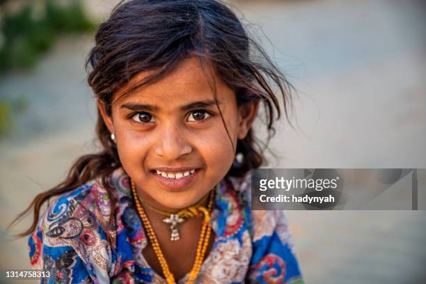 portrait of indian little girl in desert village, india - village stock pictures, royalty-free photos & images