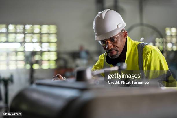 Machine Foreman Foreman Cutter Photos and Premium High Res Pictures - Getty Images