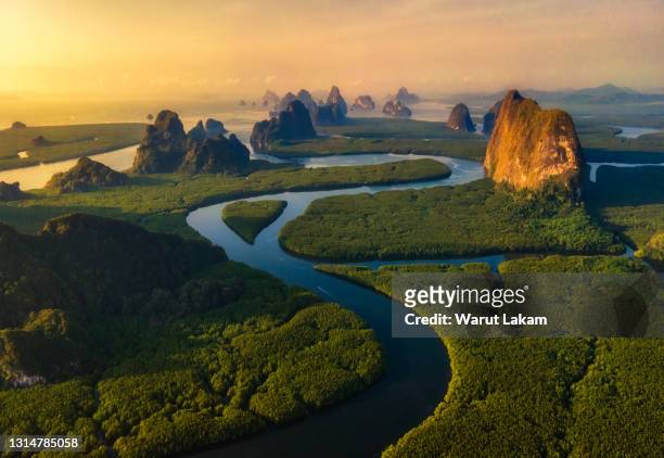 island phang-nga bay - baai stockfoto's en -beelden