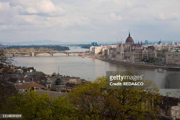 Danubio e Palazzo del Parlamento. Budapest. Hungary. Europe.