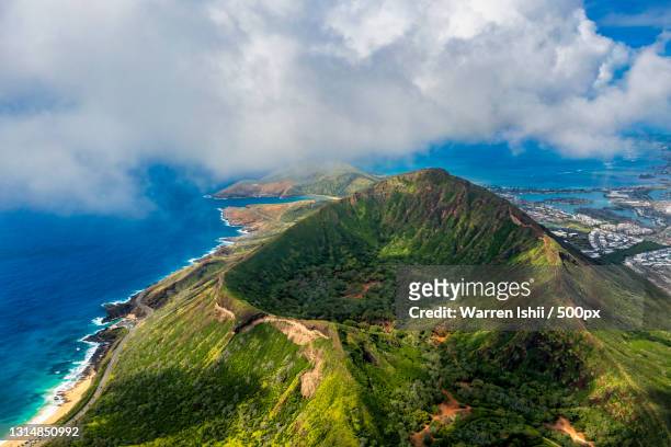 aerial view of sea and mountains against sky,honolulu,hawaii,united states,usa - honolulu bildbanksfoton och bilder