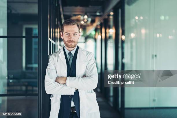 portrait of a young doctor - doctor lab coat imagens e fotografias de stock