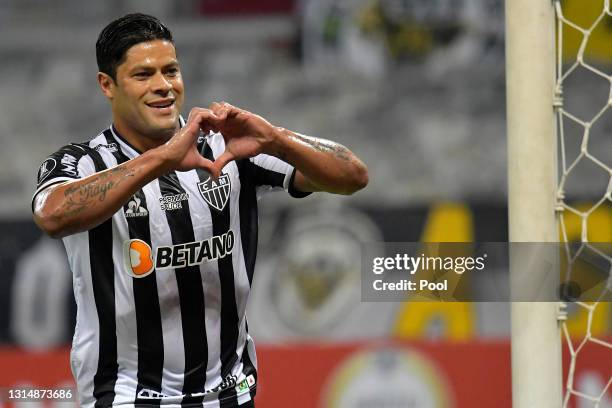 Hulk of Atletico Mineiro celebrates after scoring the first goal of his team during a match between Atletico Mineiro and America de Cali as part of...