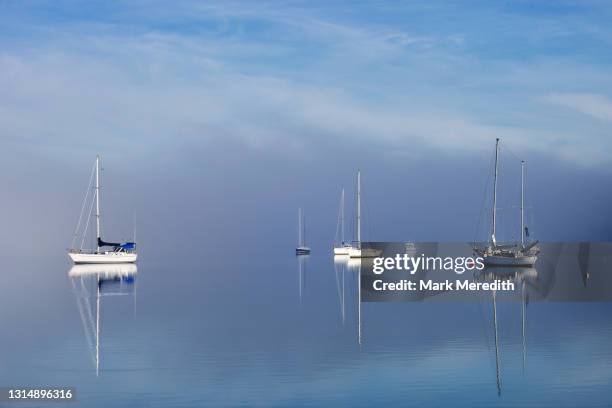 yachts in lucas creek - puerto deportivo fotografías e imágenes de stock