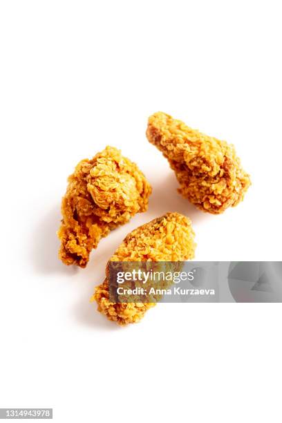 fried chicken wings isolated on white background - fried chicken white background stock pictures, royalty-free photos & images