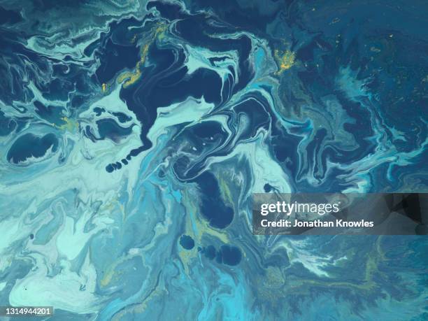 blue paint swirls in water - dipinto in acrilico foto e immagini stock