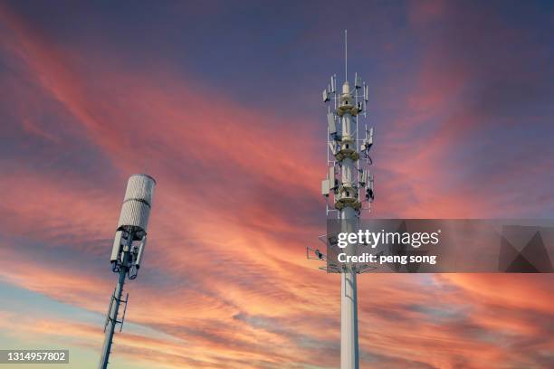 5g base stations - 5g fotografías e imágenes de stock