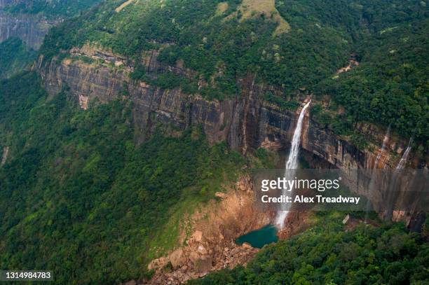 nohkalikai falls - northeast india stock pictures, royalty-free photos & images